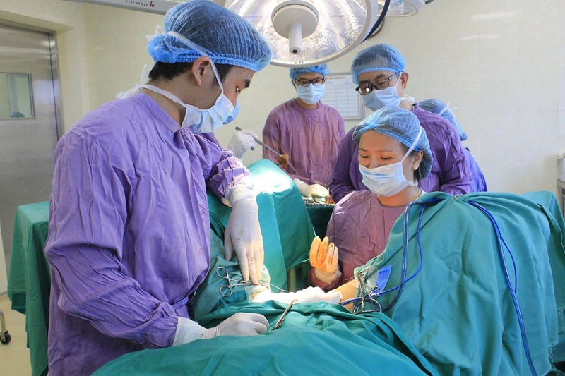 Phẫu thuật chuyển giới nam thành nữ